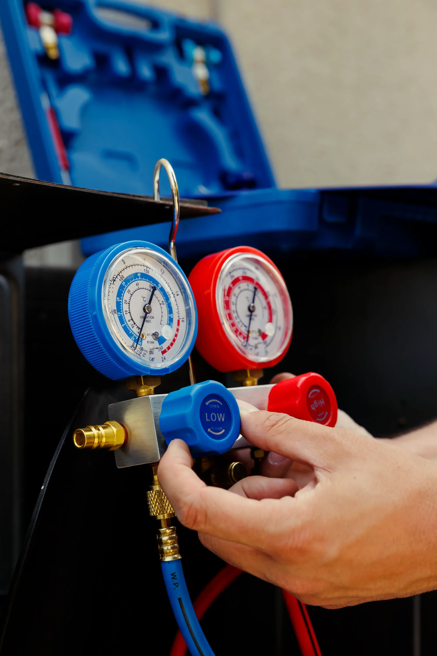 AC Gas Refilling in Dubai